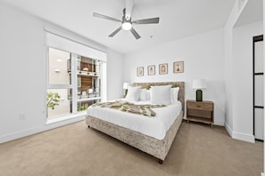 Room - The Luxury Royal Retreat in MDR I Venice I SM (Marina del Rey)