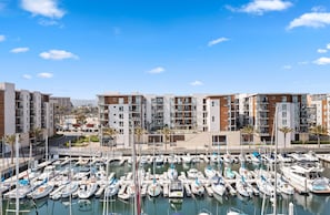 Marina - The Luxury Royal Retreat in MDR I Venice I SM (Marina del Rey)