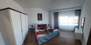 4 bedrooms, desk, iron/ironing board, free WiFi - Apartamento MUY Amplio EN Castro Caldelas EN Pleno Corazon DE LA Ribeira Sacra (Castro Caldelas)