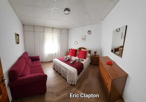 4 habitaciones, escritorio, tabla de planchar con plancha y wifi gratis 