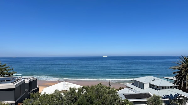 Beach nearby, sun loungers, beach towels