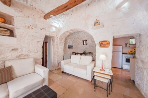 Televisión, libros y videoteca 