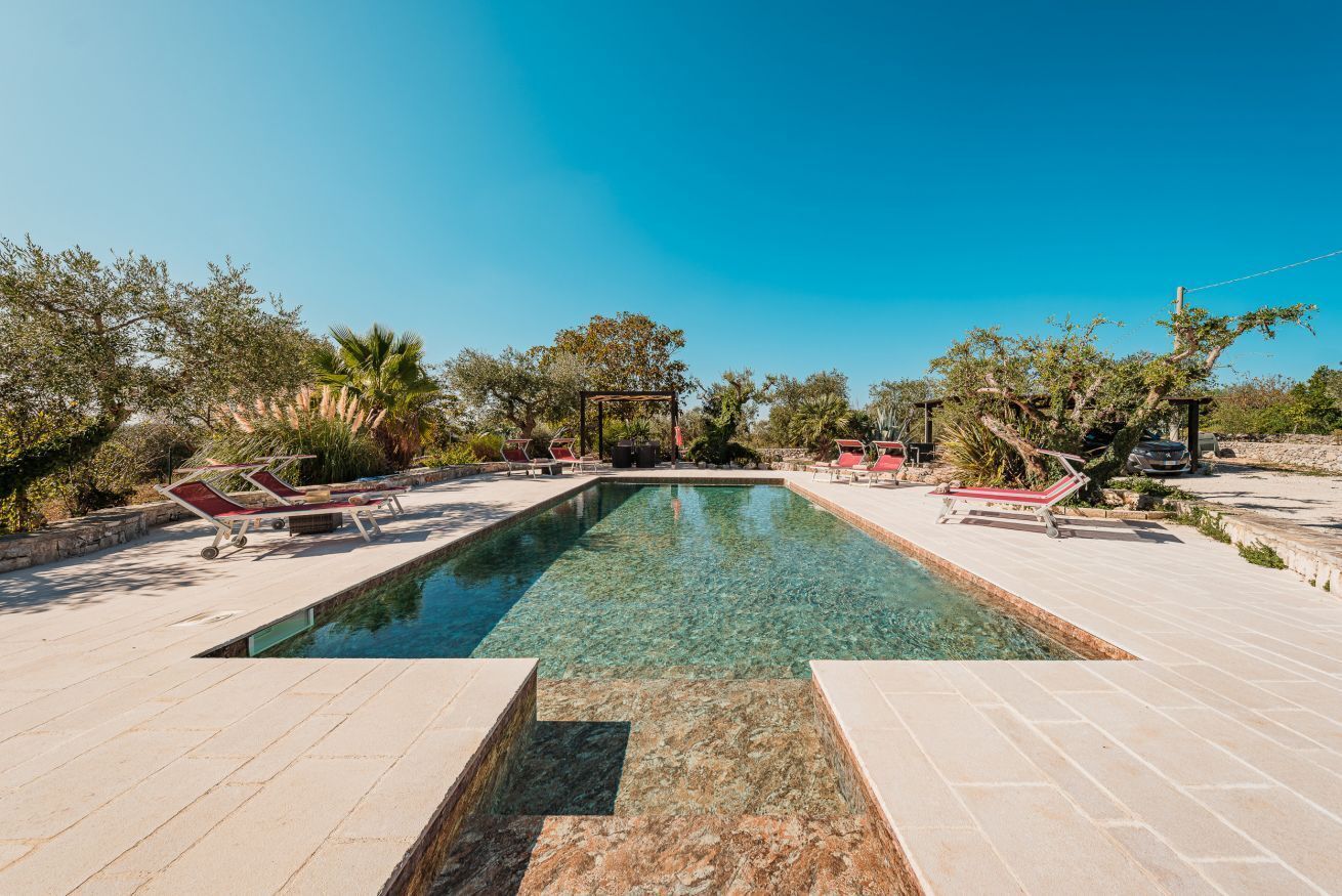 Lämmitetty uima-allas