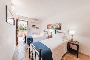 3 chambres, fer et planche à repasser, lit parapluie, Wi-Fi gratuit