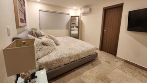 Luxury Condo | 2 bedrooms, premium bedding, down comforters, WiFi (free) - Condominio en Torre Central 102 (Mazatlán)