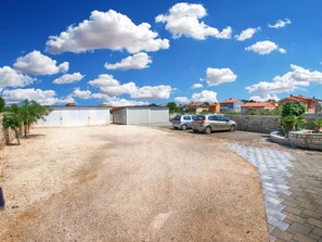 Property grounds - Holiday apartment with air conditioning (Valbandon)