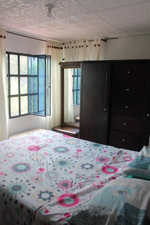 3 bedrooms, free WiFi, bed sheets