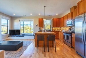 Refrigerador, microondas, horno, placa de cocina