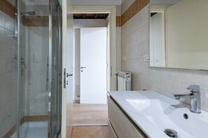 Dusj, hårføner og bidé