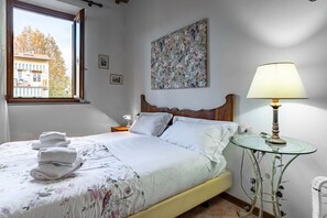 1 bedroom, iron/ironing board, internet, bed sheets