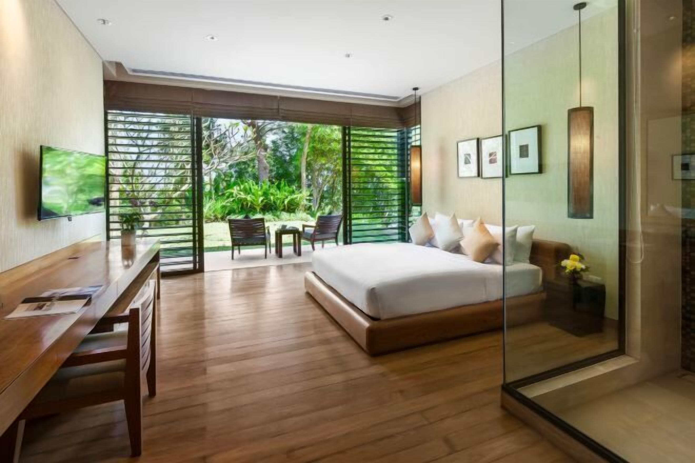 Roupas de cama antialérgicas, cofres nos quartos, cortinas blackout