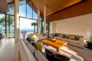 평면 TV, 탁구, 책, 음악 라이브러리