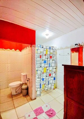 Standard Double Room | Bathroom | Shower - Hostel Canto da Praia São Sebastião - próximo ao enrocamento Caraguatatuba (São Sebastião)