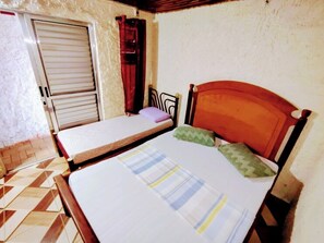 Tremannsrom – basic | Wi-fi (inkludert) og sengetøy