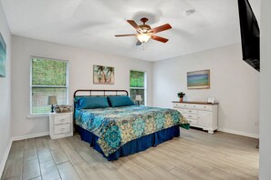 4 habitaciones, tabla de planchar con plancha, wifi y ropa de cama 