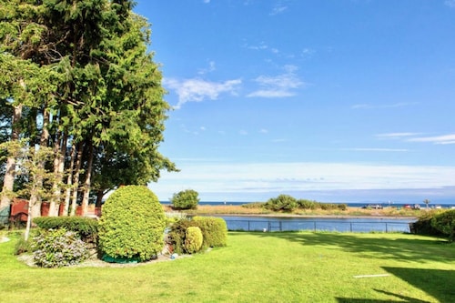 Stunning Beach Front Suite 15min To Downtown!