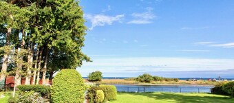 Stunning Beach Front Suite 15min To Downtown!