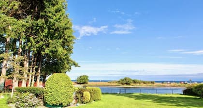 Stunning Beach Front Suite 15min To Downtown!