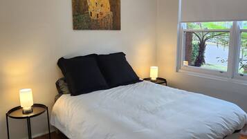 2 bedrooms, desk, iron/ironing board, free WiFi