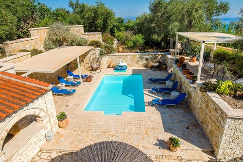 Divista: Mesmerizing Sea View, Private Pool, Exquisite Stonework