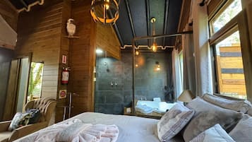 Bangalô luxo, 1 quarto, sacada, vista para o jardim | 1 quarto, frigobar, escrivaninha, Wi-Fi de cortesia