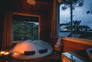 Habitación superior | Minibar, escritorio, wifi gratis y ropa de cama