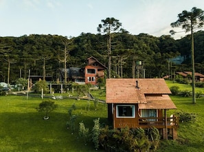 Minibar, escritorio, wifi gratis y ropa de cama