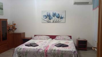 1 habitación, tabla de planchar con plancha y internet