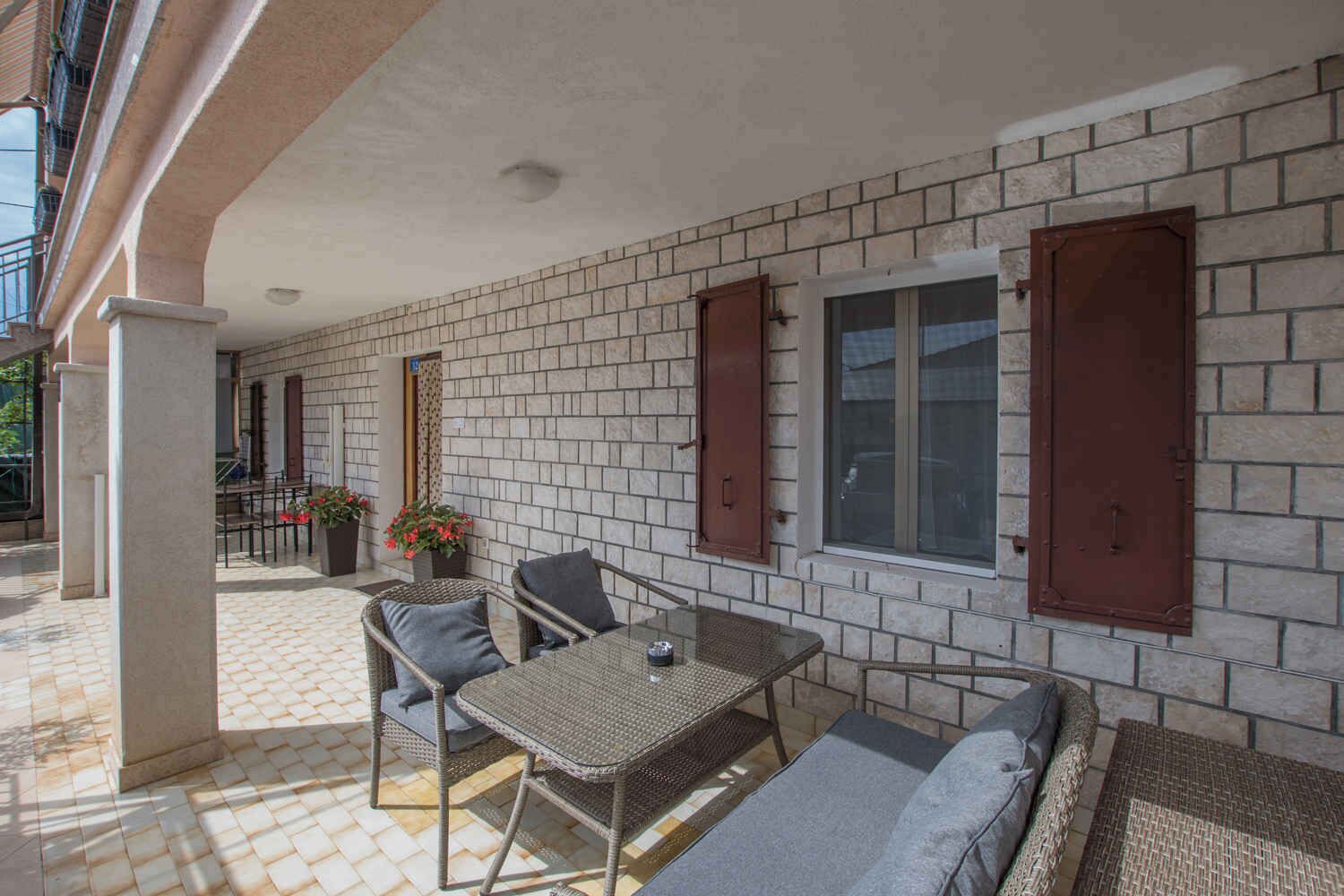 屋外ダイニングエリア