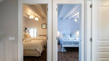 3 habitaciones, tabla de planchar con plancha y cuna de viaje