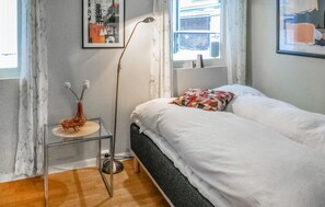 3 bedrooms, travel cot, free WiFi, bed sheets