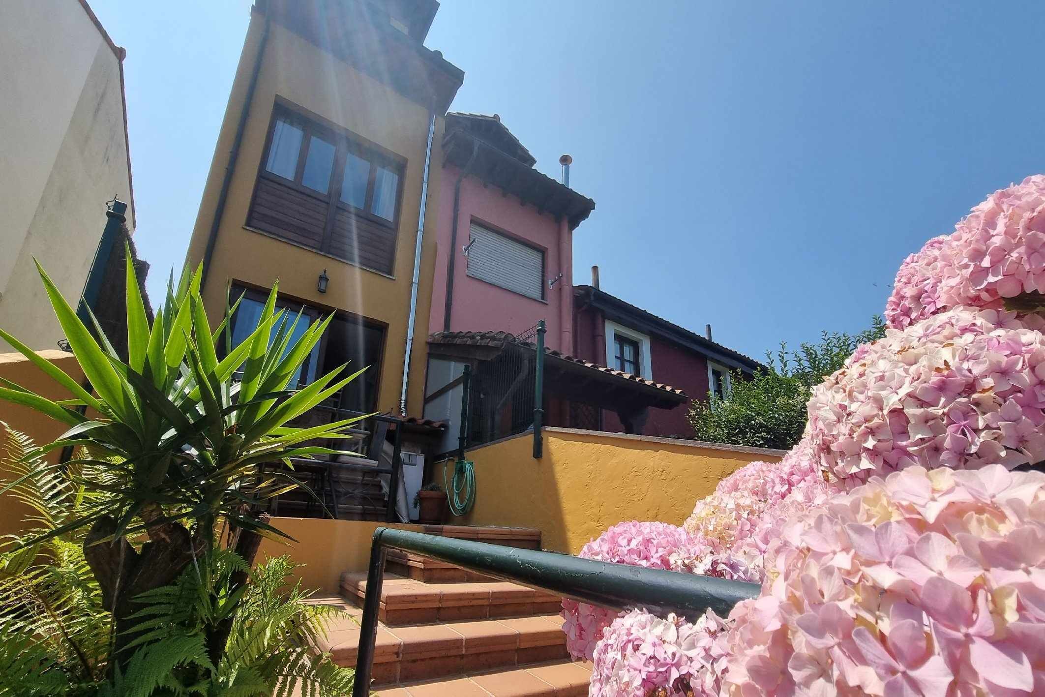 Property building,Garden,Balcony/Terrace