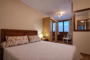 3 chambres, fer et planche à repasser, lit parapluie, draps fournis