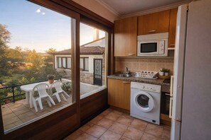 Réfrigérateur, micro-ondes, four, grille-pain