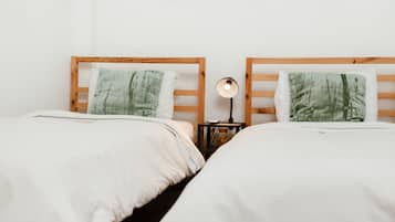 2 habitaciones, escritorio, tabla de planchar con plancha y wifi gratis