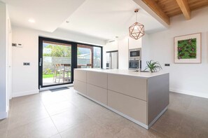 Fridge, microwave, oven, stovetop - Villa Vacacional La Raizona (Pancar)