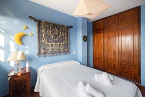 3 bedrooms, iron/ironing board, travel cot, bed sheets