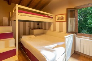 3 chambres, bureau, fer et planche à repasser, Wi-Fi gratuit