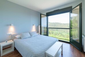 3 bedrooms, desk, iron/ironing board, travel crib - Casa Vacacional Ris (Duyos)