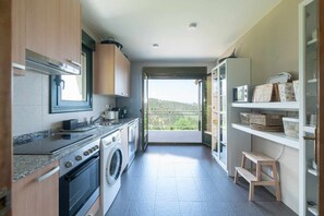 Fridge, microwave, oven, toaster - Casa Vacacional Ris (Duyos)