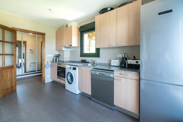 Kühlschrank, Mikrowelle, Ofen, Toaster