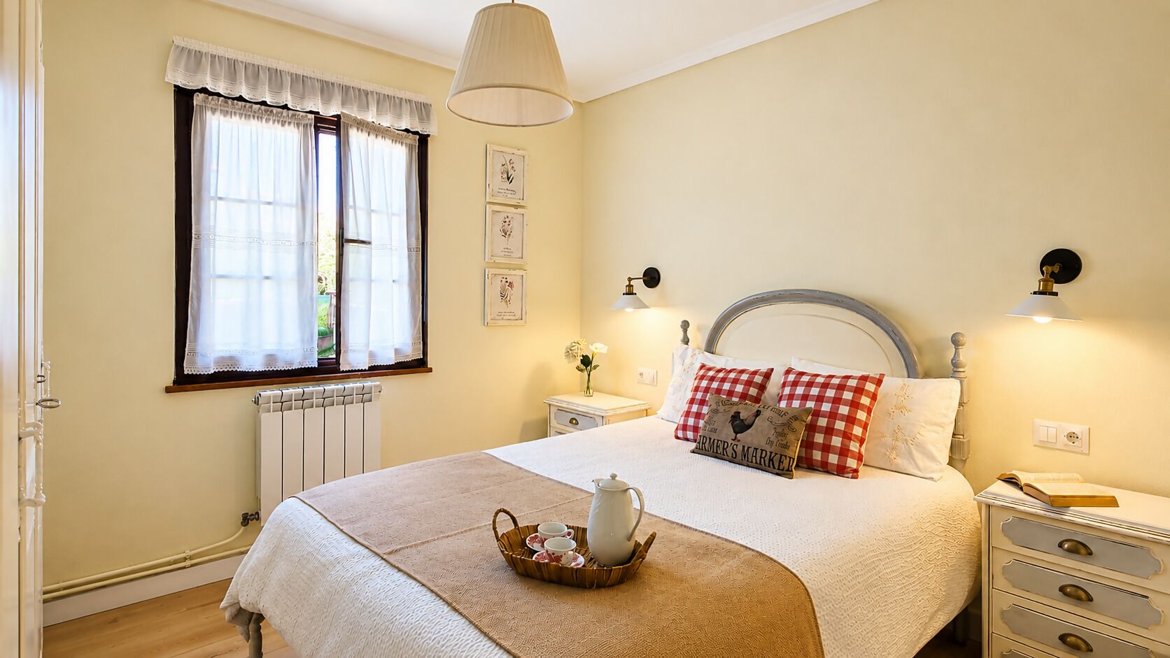 3 bedrooms, desk, iron/ironing board, travel crib