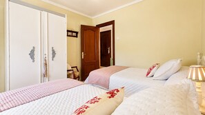 3 bedrooms, desk, iron/ironing board, travel cot