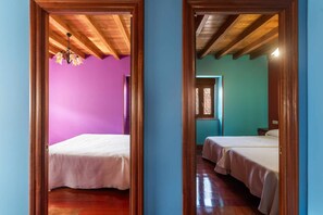 5 bedrooms, iron/ironing board, travel crib, bed sheets