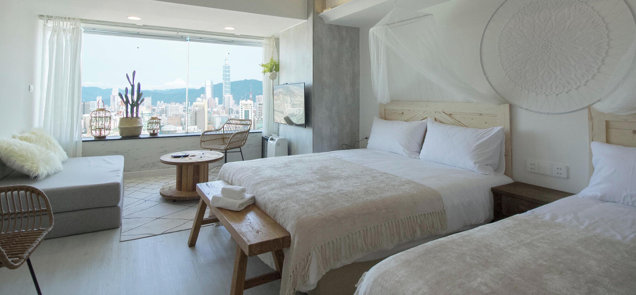 Down comforters, free WiFi, bed sheets