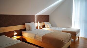 2 bedrooms, iron/ironing board, travel crib, WiFi (free)