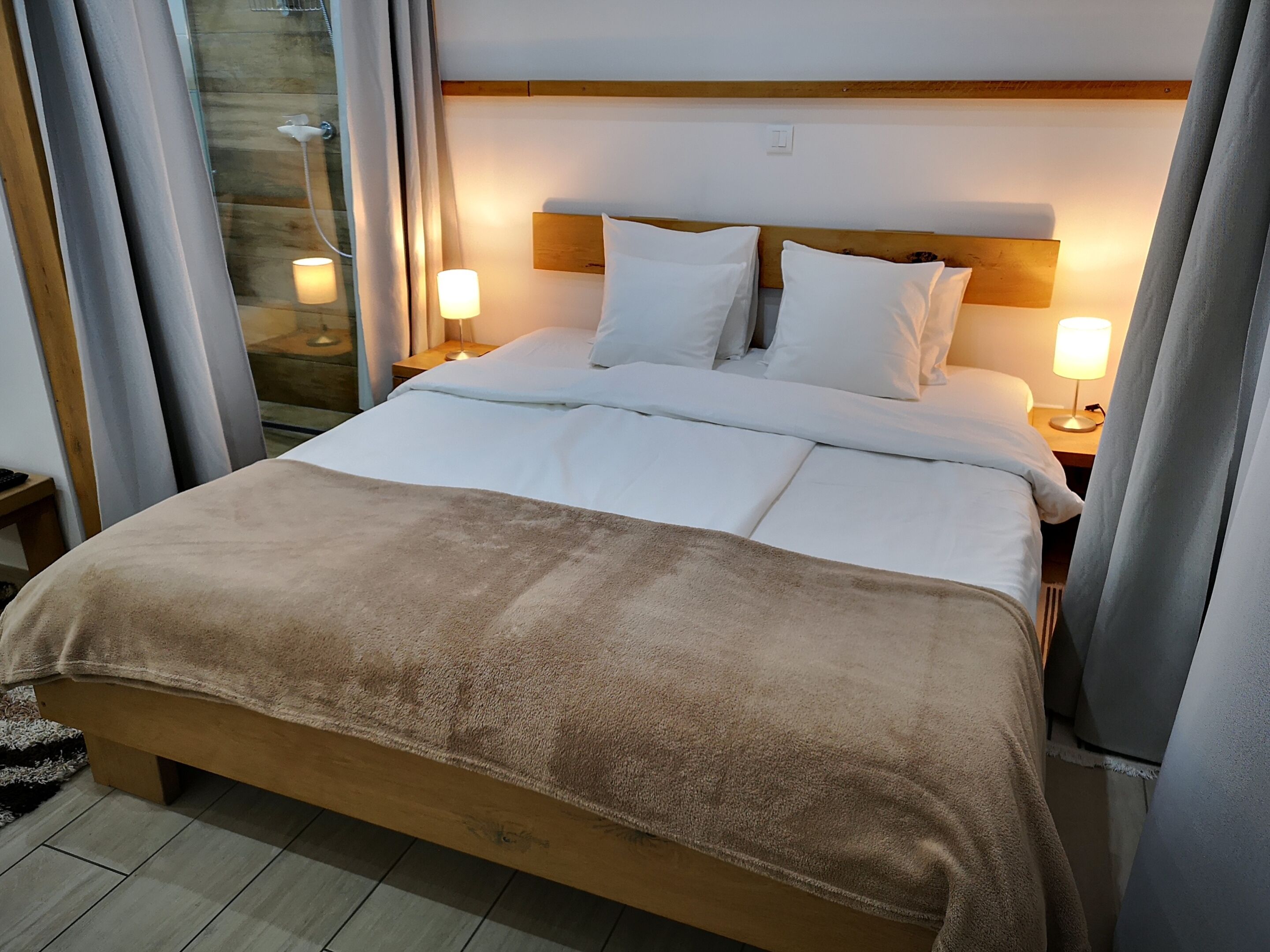 1 chambre, fer et planche à repasser, lit parapluie, Wi-Fi gratuit