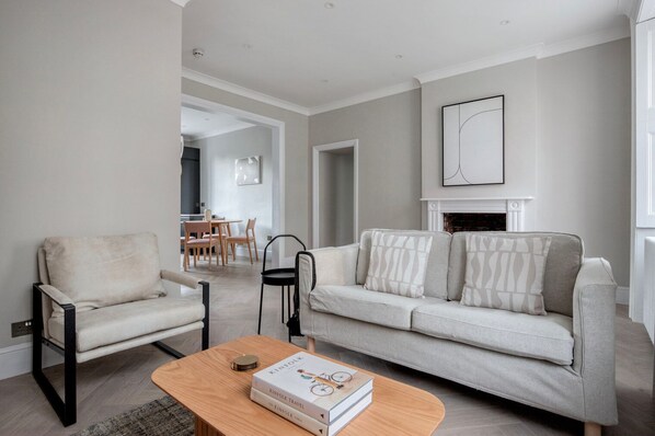 Télévision, chaîne hi-fi