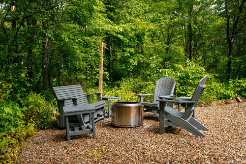 The Juice Box | Hocking Hills, Container Cabin