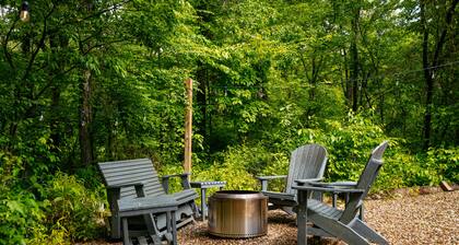 The Juice Box | Hocking Hills, Container Cabin